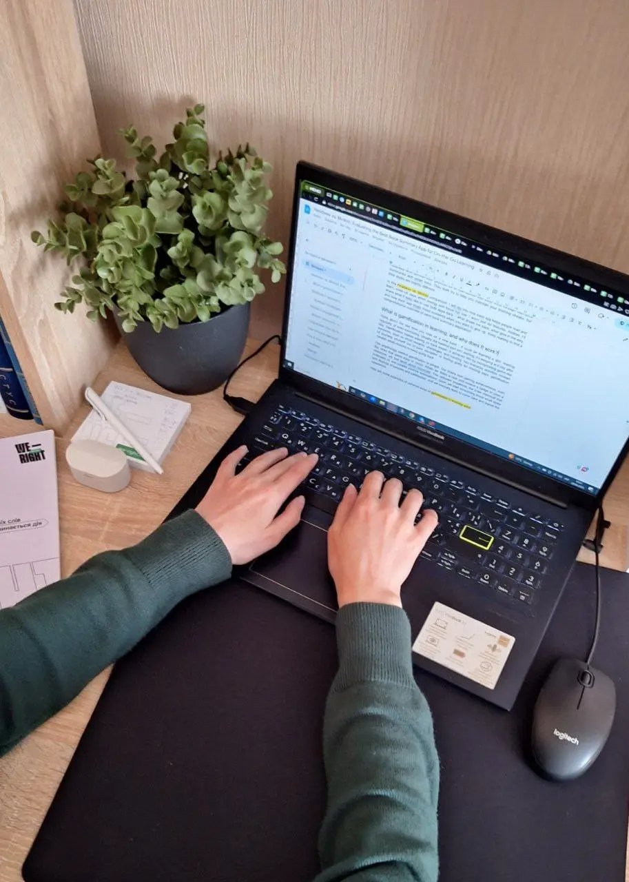 Content writer at work